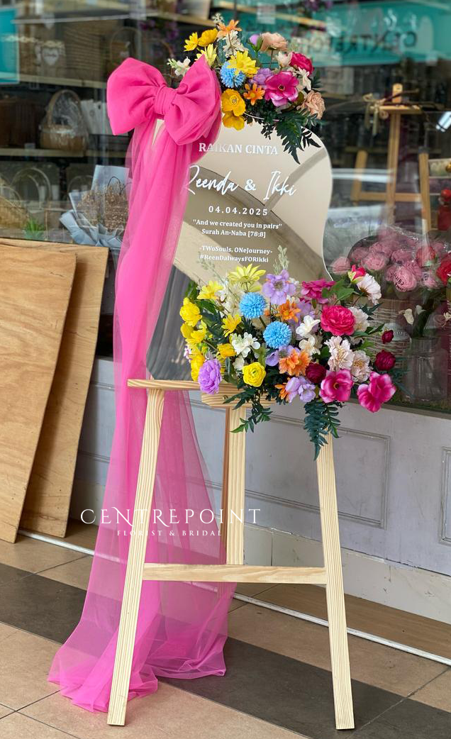 Trendy Acrylic Opening Stand 1005 (RM 450.00)