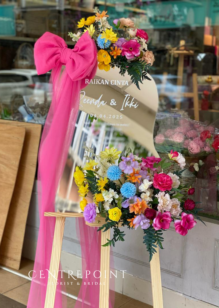 Trendy Acrylic Opening Stand 1005 (RM 450.00)