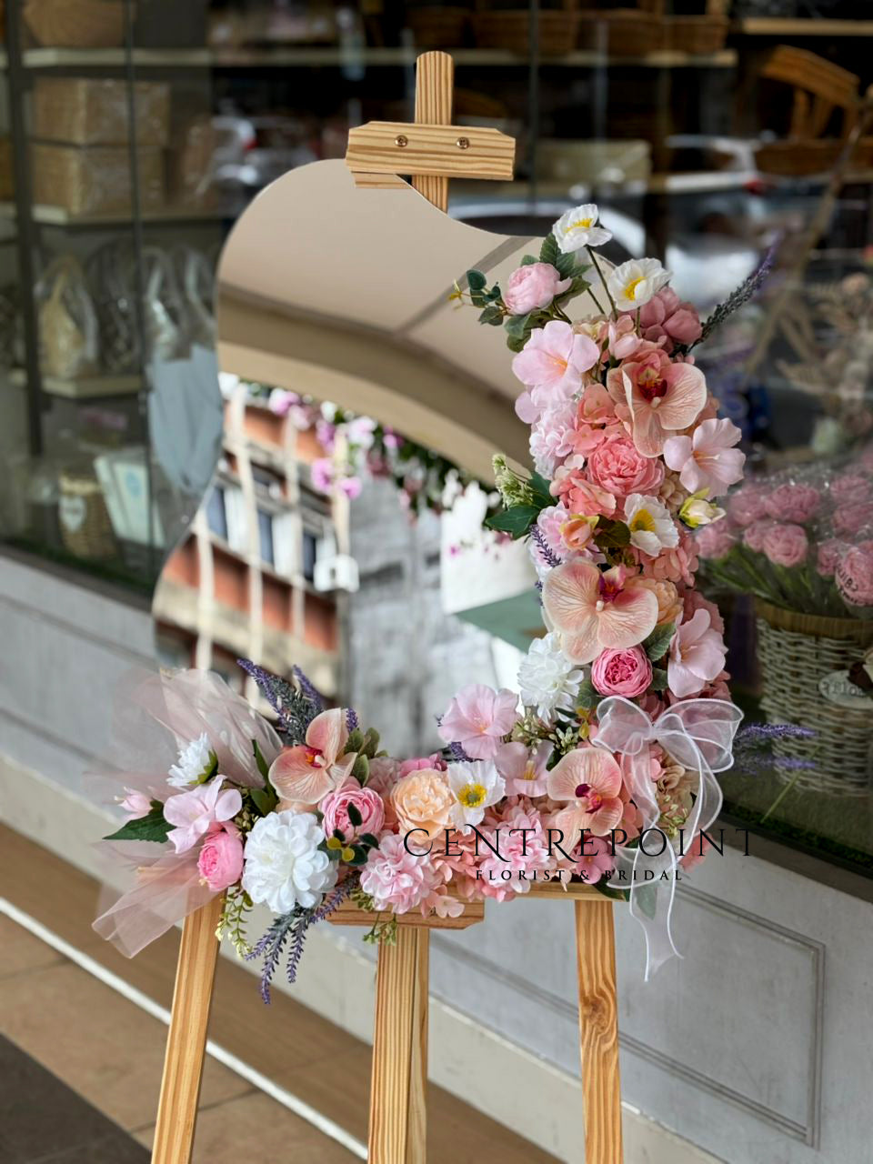 Trendy Acrylic Opening Stand 611 (RM 380.00)