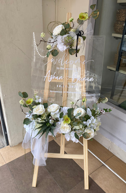 Trendy Acrylic Opening Stand 020 (RM 400.00)