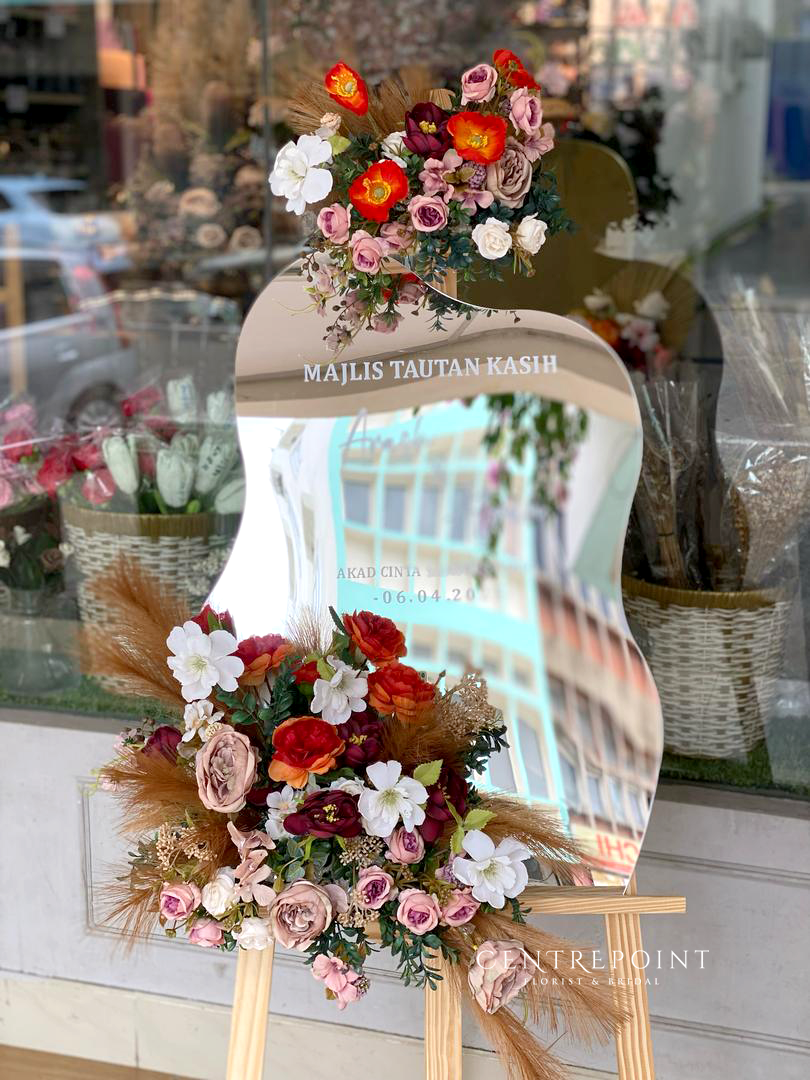 Trendy Acrylic Opening Stand 441 (RM 350.00)